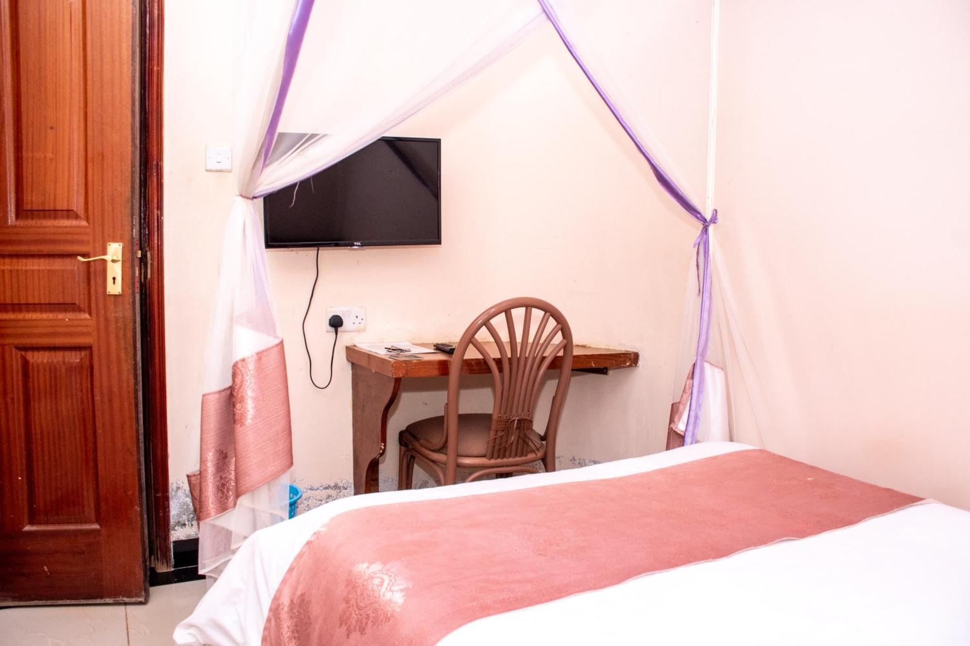 Super Break Hotel Kitale Zewnętrze zdjęcie